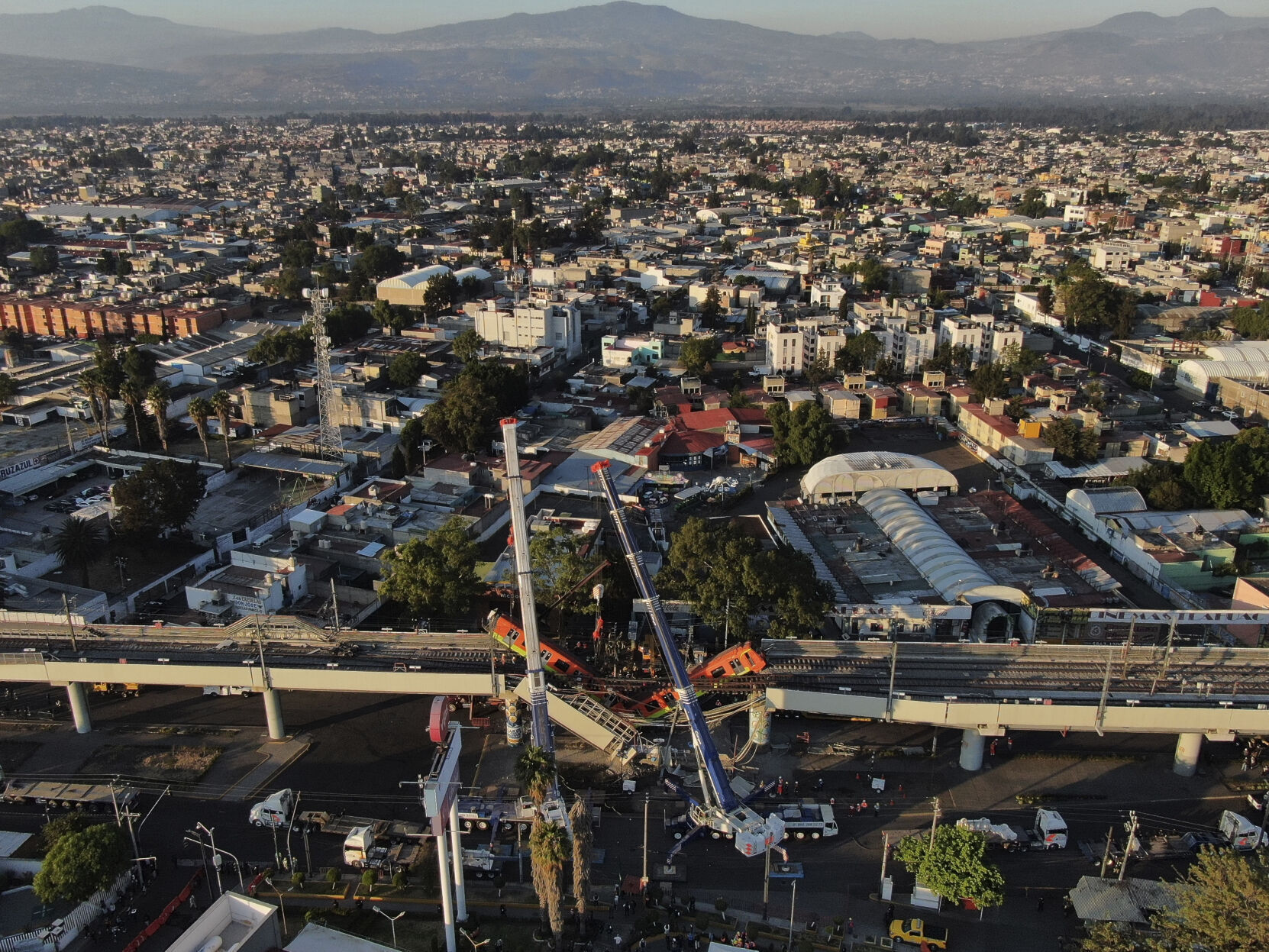 APTOPIX Mexico Metro Collapse